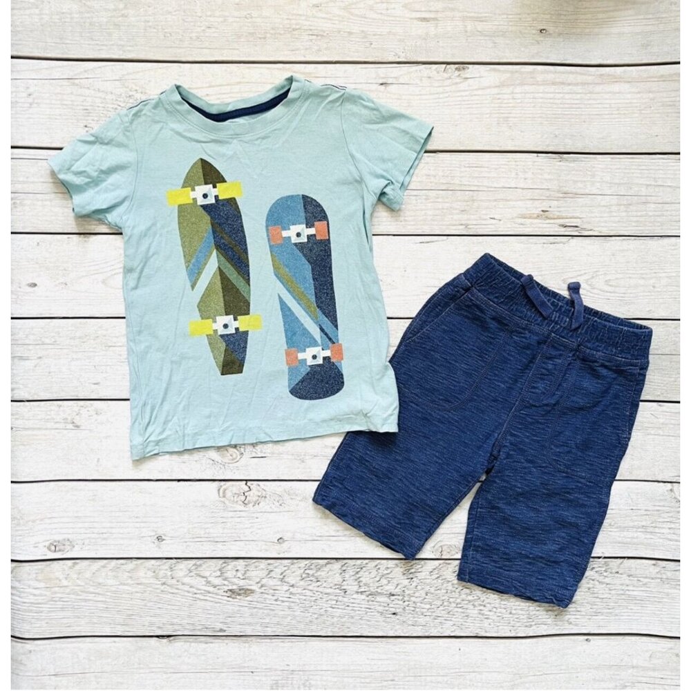 Tea Collection T-shirt & Gap Shorts Outfit